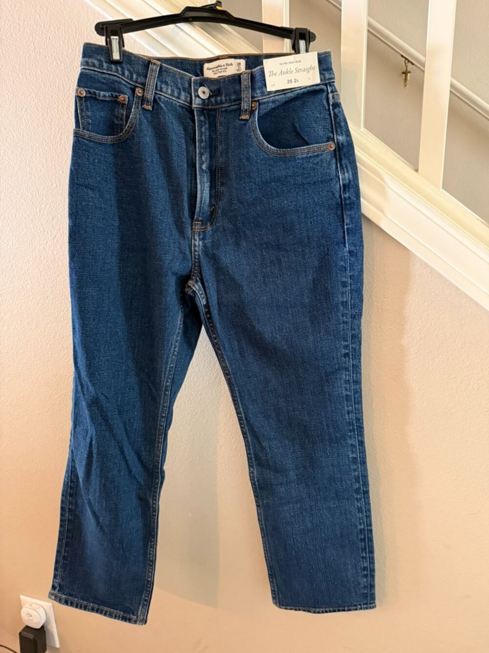 BRAND NEW Abercrombie Ankle Straight Jeans